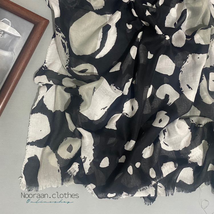 شال نخی مشکی سفید