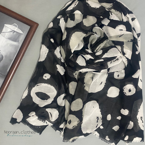 شال نخی مشکی سفید