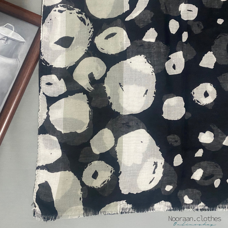 شال نخی مشکی سفید