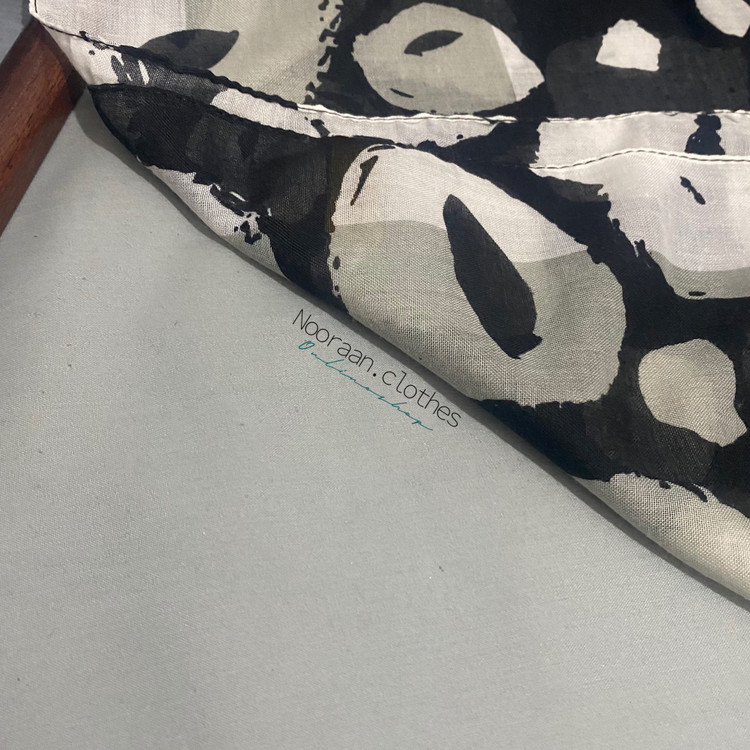 شال نخی مشکی سفید