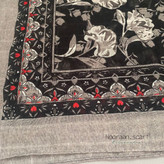 شال نخی گلدار ریز طوسی-مشکی