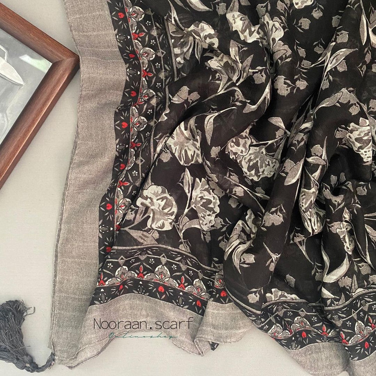 شال نخی گلدار ریز طوسی-مشکی