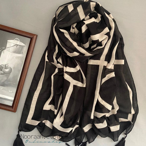 شال نخی منگوله دار مشکی