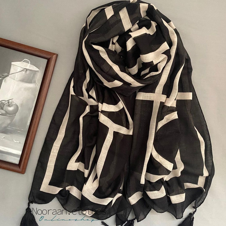 شال نخی منگوله دار مشکی