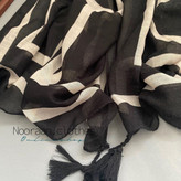 شال نخی منگوله دار مشکی