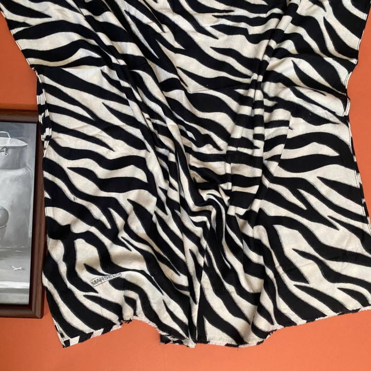 شال پاییزه موهر سفید مشکی پلنگی