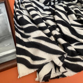 شال پاییزه موهر سفید مشکی پلنگی