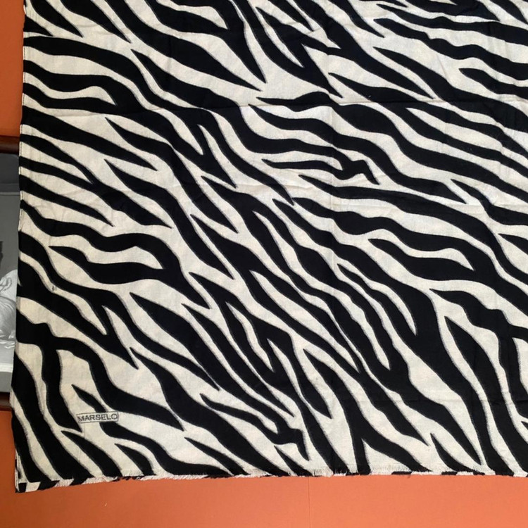 شال پاییزه موهر سفید مشکی پلنگی