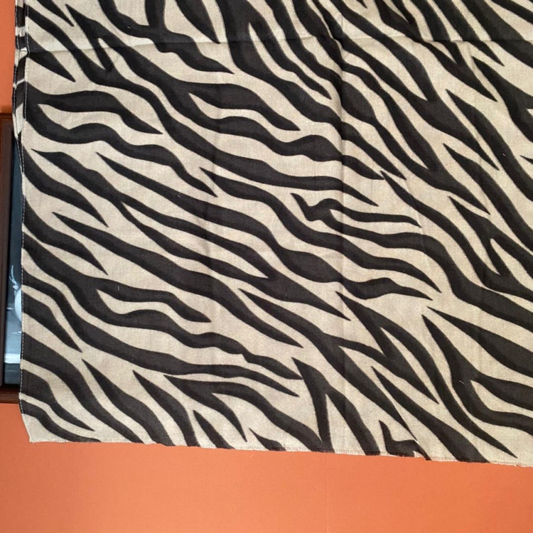 شال پاییزه موهر کرم مشکی پلنگی