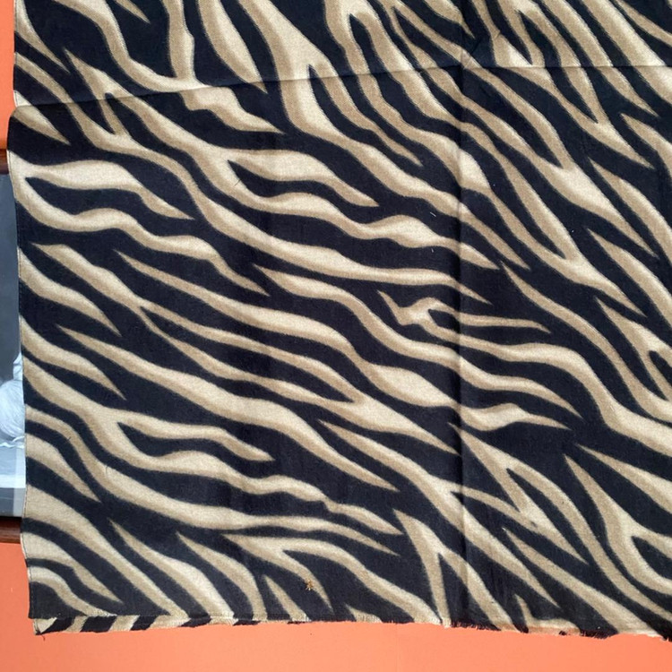 شال پاییزه موهر کرم قهوه ای پلنگی