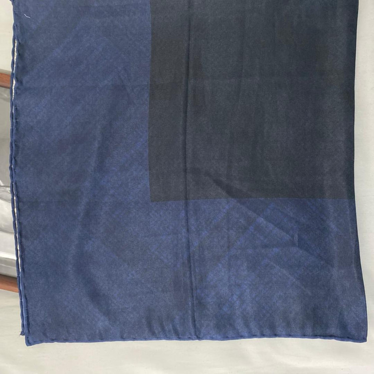 روسری نخی پاییزه سورمه ای کرم 104505