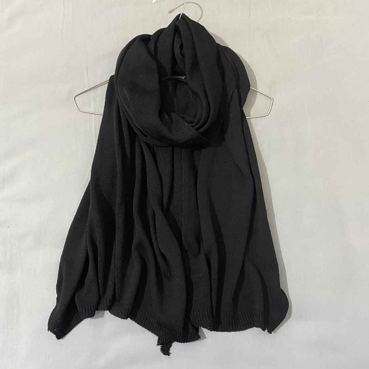 شال پاییزه بافت ساده مشکی 104602