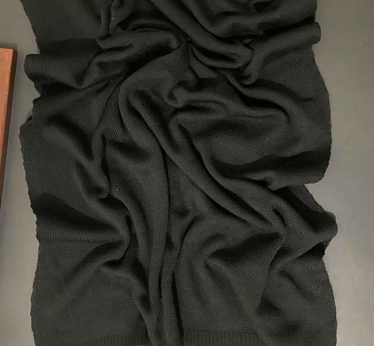 شال پاییزه بافت ساده مشکی 104602