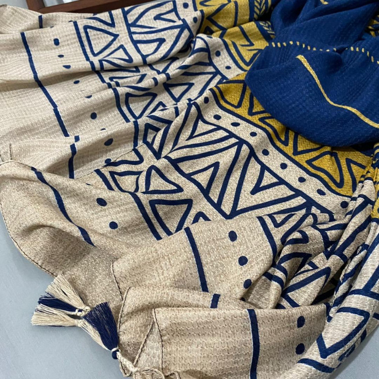 شال نخی پاییزه منگوله دار آبی 106004