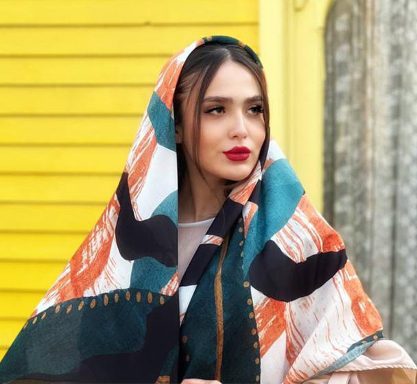 روسری حریر قواره 120 طرحدار کله غازی 107001