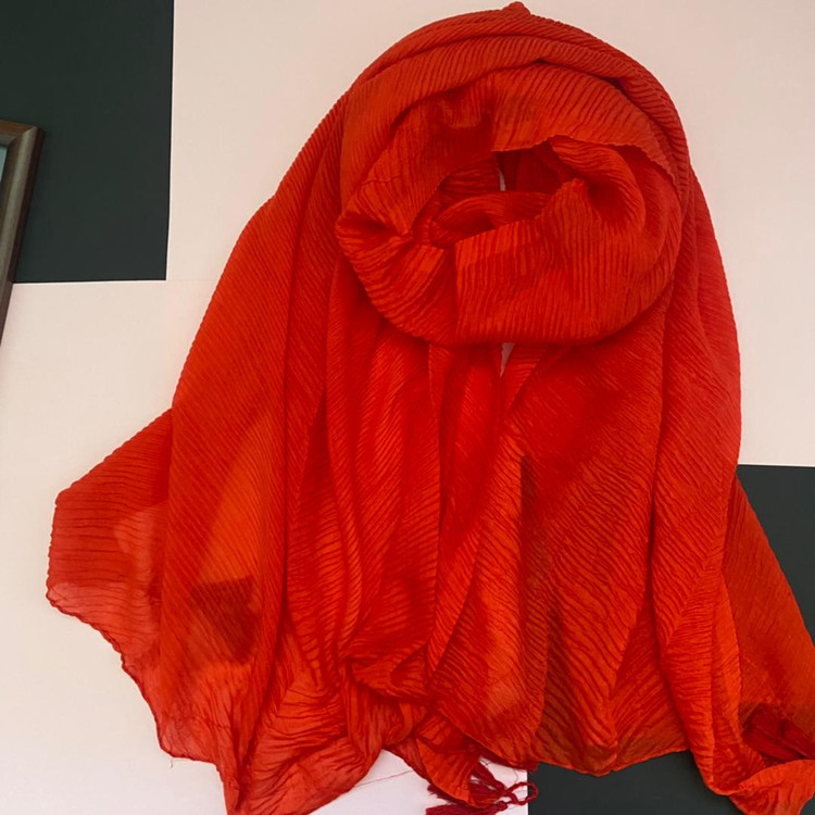 شال ساده پلیسه نخی قرمز