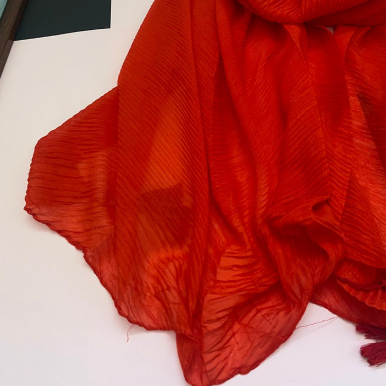 شال ساده پلیسه نخی قرمز