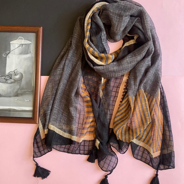 شال خاکی با حاشیه مشکی - ژاکارد بهاره