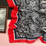 شال پوست ماری با حاشیه قرمز نخی