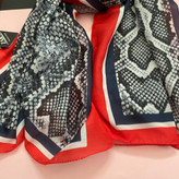 شال پوست ماری با حاشیه قرمز نخی