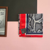 شال پوست ماری با حاشیه قرمز نخی