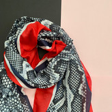 شال پوست ماری با حاشیه قرمز نخی