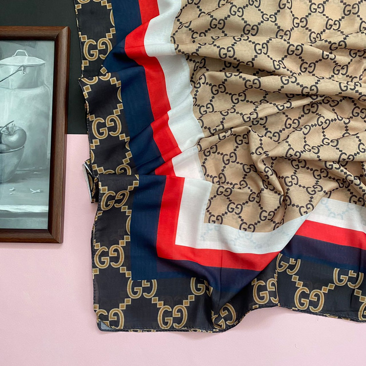 شال نخی کرم با حاشیه قرمز و سورمه ای