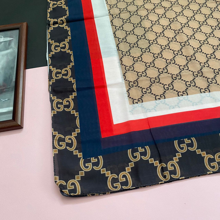 شال نخی کرم با حاشیه قرمز و سورمه ای