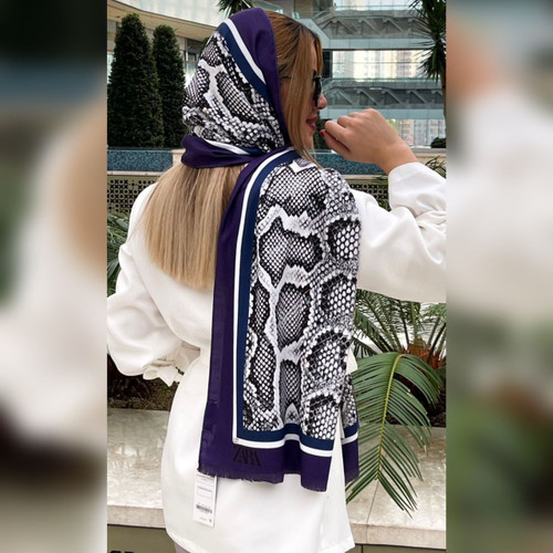 شال نخی پوست ماری با حاشیه سورمه ای