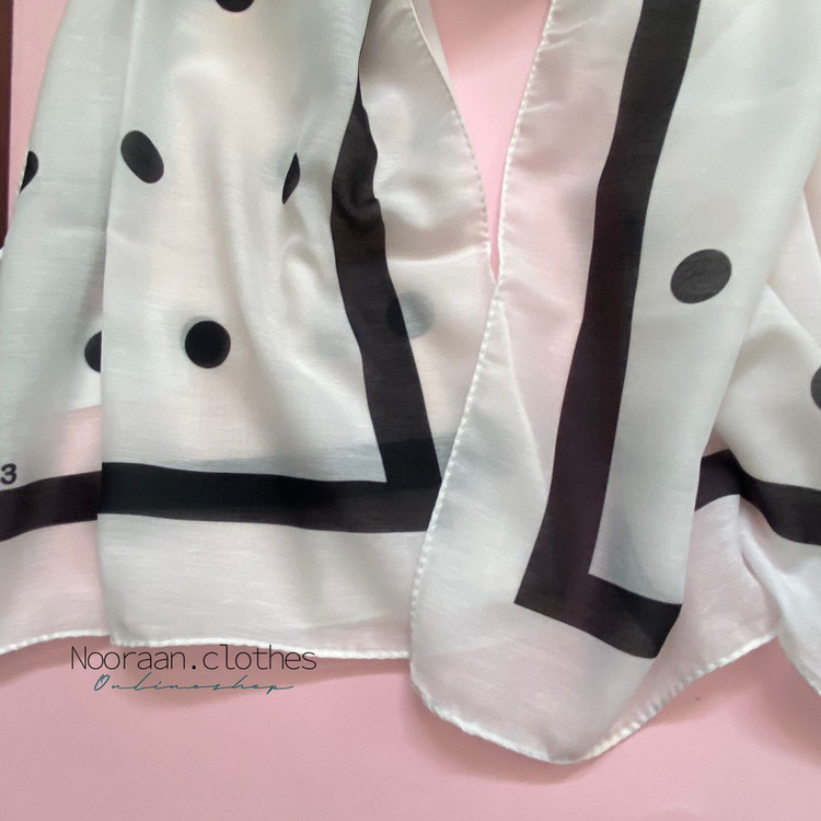 شال نخی سفید توپ توپی مشکی شنل