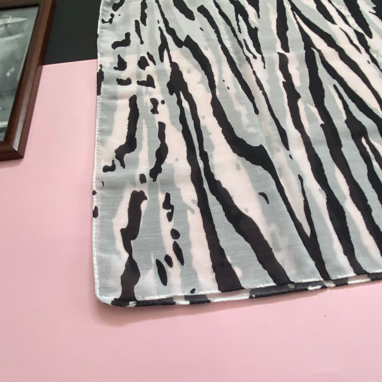 شال نخی مشکی و سفید