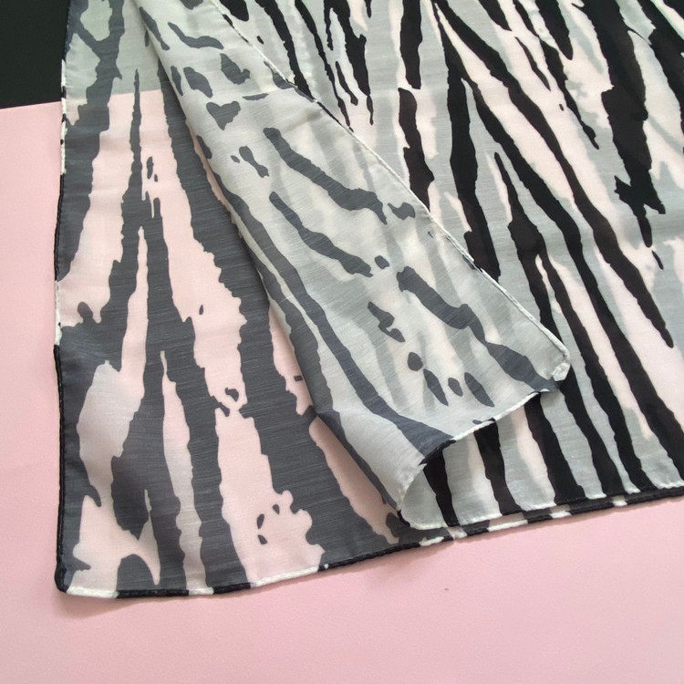 شال نخی مشکی و سفید