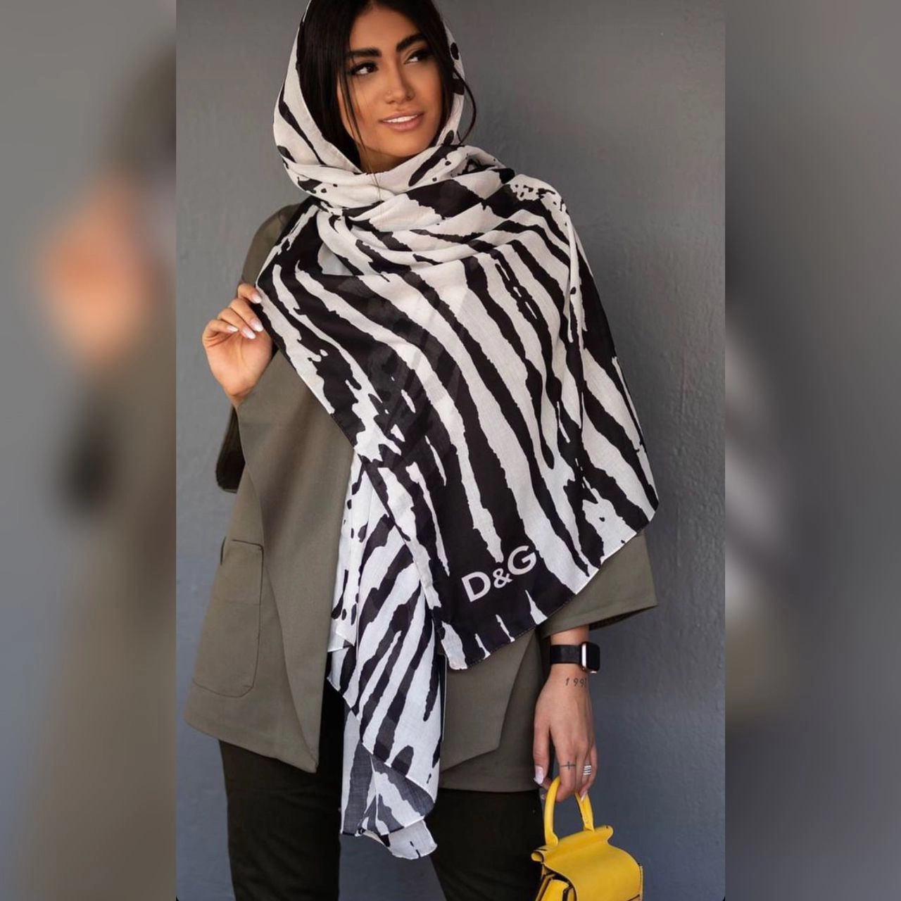 شال نخی مشکی و سفید