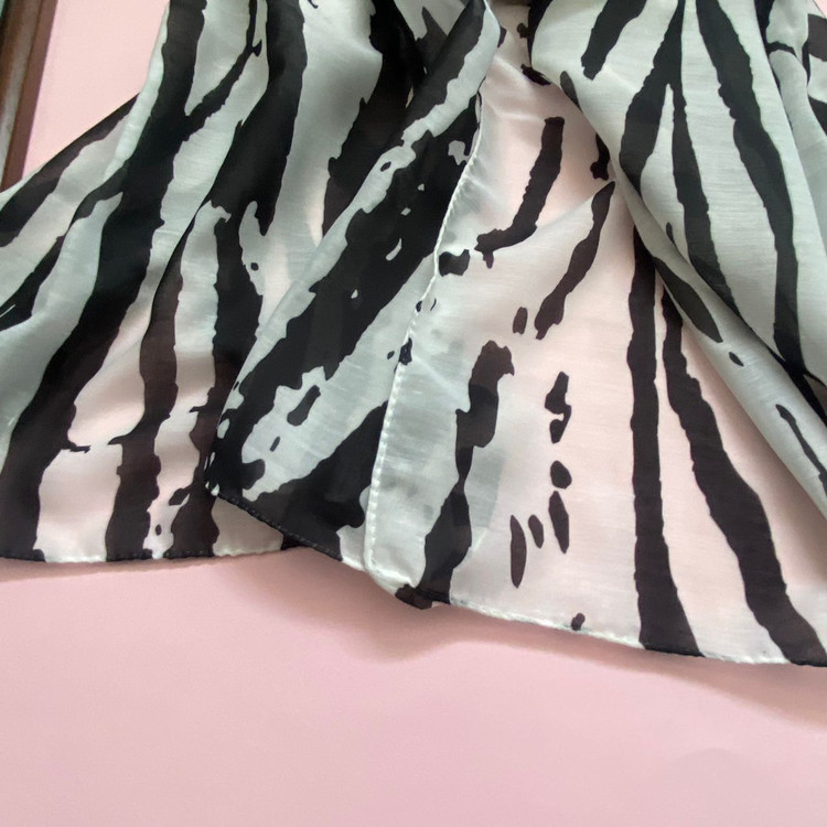 شال نخی مشکی و سفید