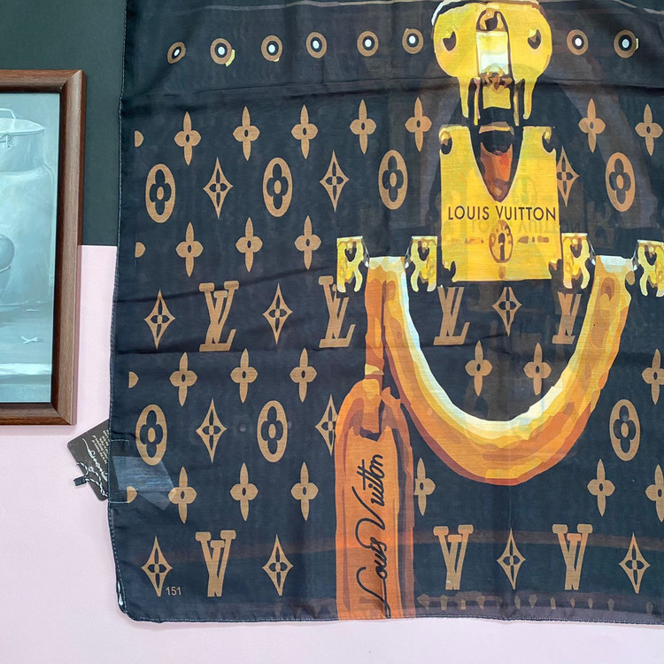 شال نخی قهوه ای LV