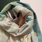 شال سفید کرم طرحدار نخی