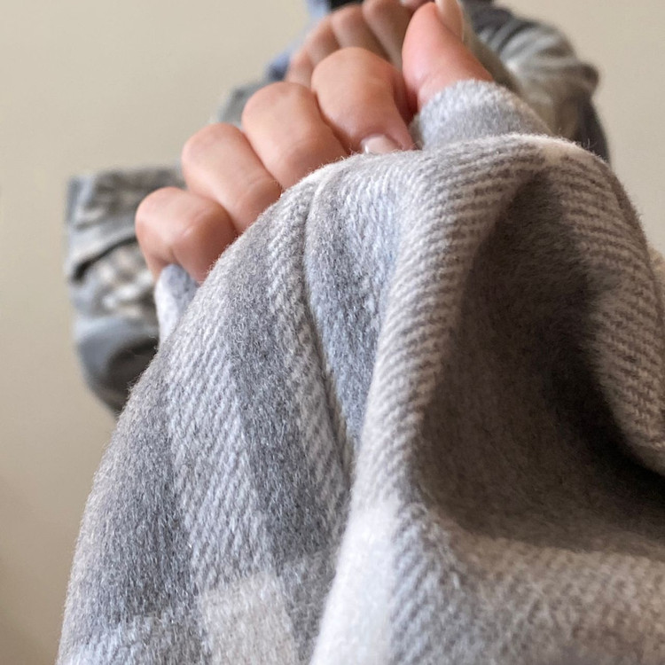 مانتو پشمی چهارخونه طوسی