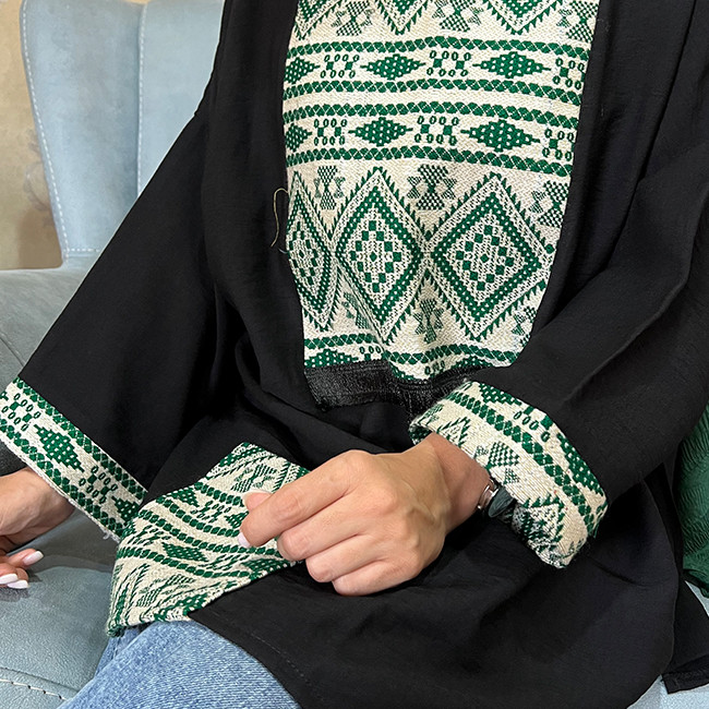 مانتو ابروبادی مشکی خرج کار سبز سنتی