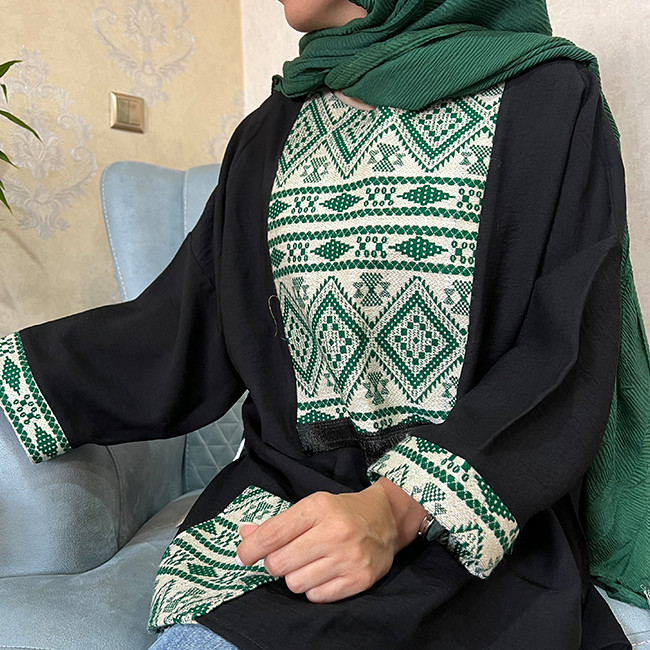 مانتو ابروبادی مشکی خرج کار سبز سنتی