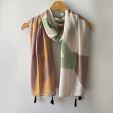 شال نخی طرح دار کرم شکلاتی