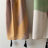 شال نخی طرح دار سفید شکلاتی