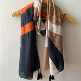 شال نخی طرح دار سورمه ای کرم