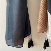 شال نخی طرح دار سورمه ای