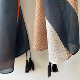 شال نخی طرح دار کرم