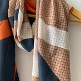 شال نخی طرحدار سورمه ای کرم