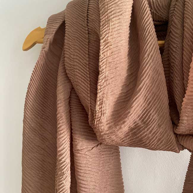 شال ساده پلیسه نخی شکلاتی