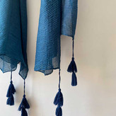 شال ساده پلیسه نخی آبی نفتی