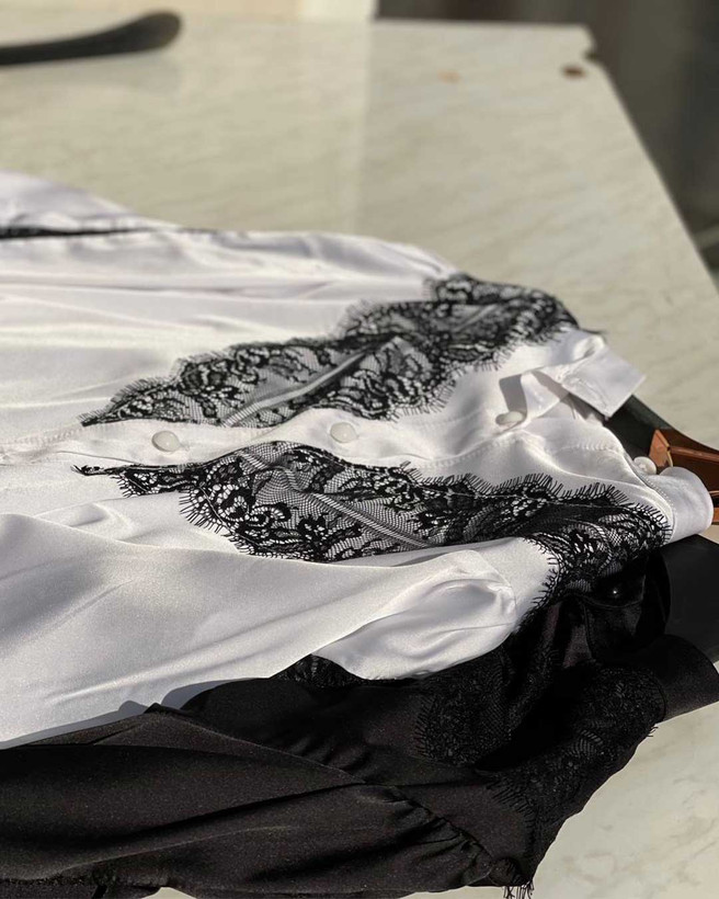 شومیز ساتن سفید خرجکار گیپور مشکی